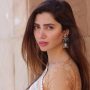 Mahira Khan slams an Indian for calling her ‘bhikhari Pakistani’