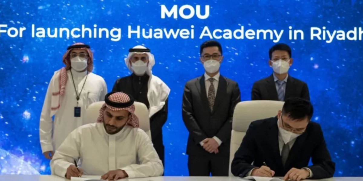 Saudi Digital Academy signs deal with Huawei to develop local talents