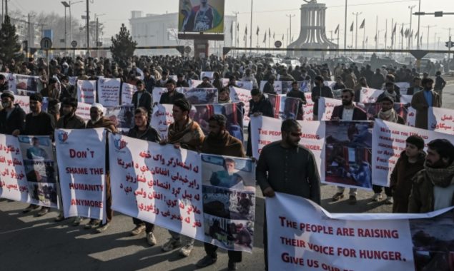Thousands of Afghans come to the street, call on the U.S. to return Afghanistan’s assets