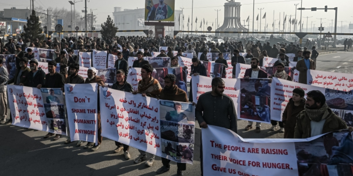 Thousands of Afghans come to the street, call on the U.S. to return Afghanistan's assets