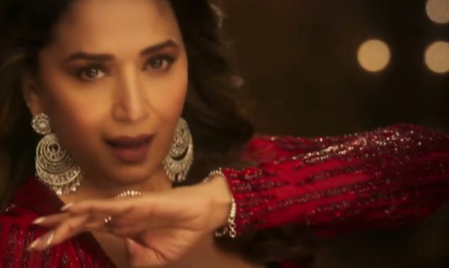 Netizens reacts to Madhuri Dixit’s dance, fans call it ‘Aaja Nachle copy’