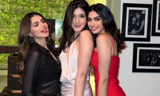 Star kids in one frame! BFF Suhana Khan ‘sneaks’ in