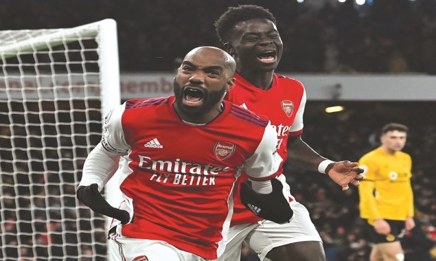 Arsenal keep final-four hopes alive