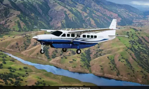 In Comoros, a plane carrying 14 people crashes