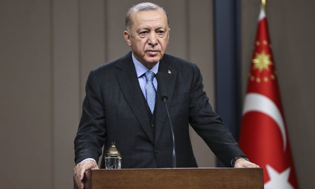 Erdogan in Ukraine as Europe pushes to defuse Russia tensions