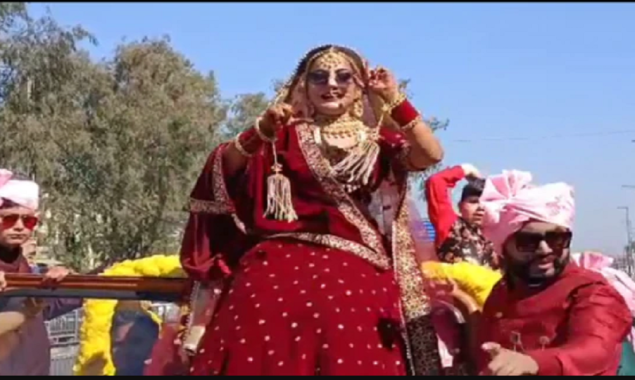 Viral video: Bhopal bride with her baraatis take a gypsy ride
