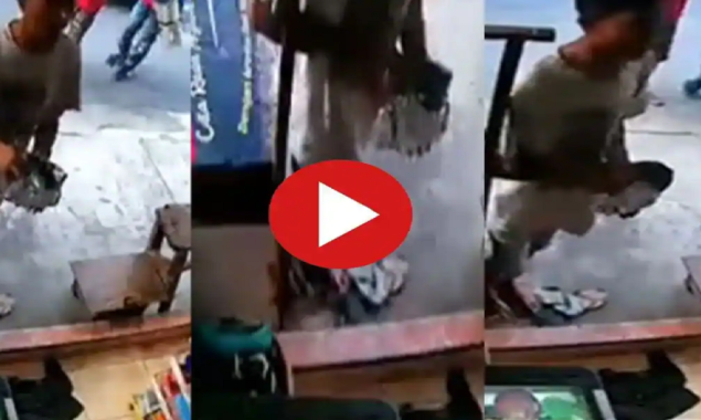 Thief ask for alms from the shopkeeper, does the hilarious act when refuses