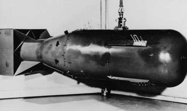 How many nuclear weapons are there, and who owns them?