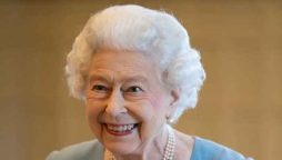 Queen Elizabeth is happy to show use of wheelchair
