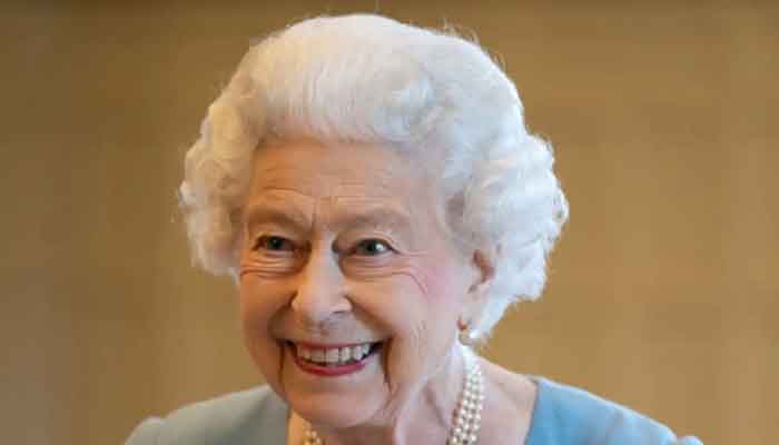 Queen Elizabeth is happy to show use of wheelchair