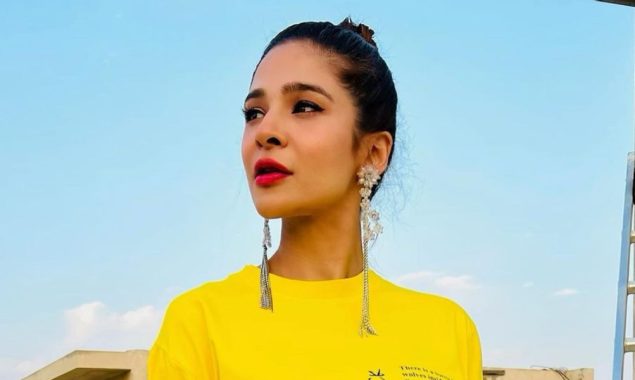 Ayesha Omar pulls off her style game on point [Photos]