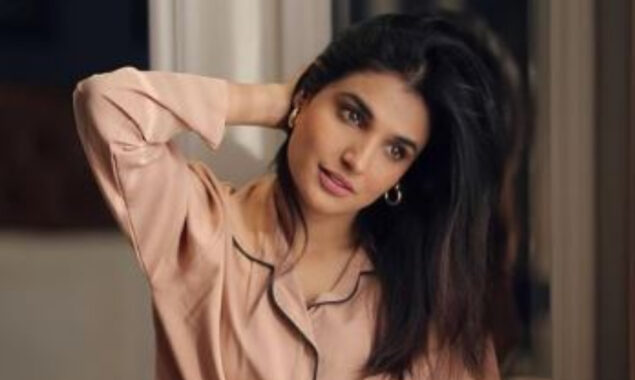 Amna Ilyas looks exquisite in her recent pictures