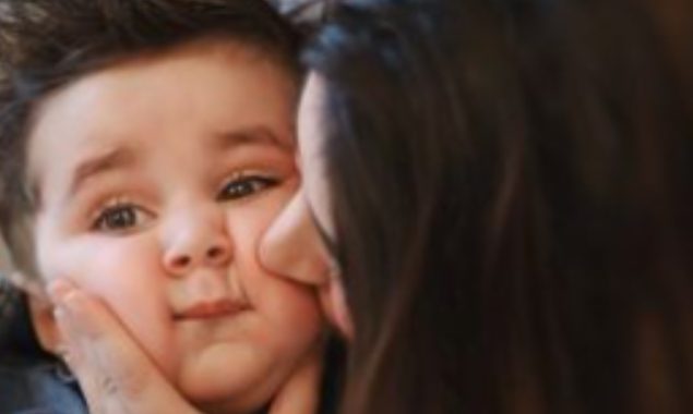 Naimal Khawar gets obsessed with baby Mustafa Abbasi's cheeks 
