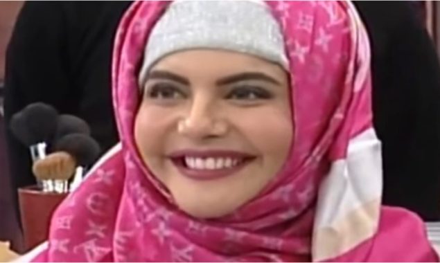 Nida Yasir trolled for making fun of Hijab on her morning show