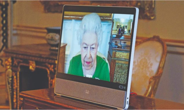 Queen returns to duties after Covid scare