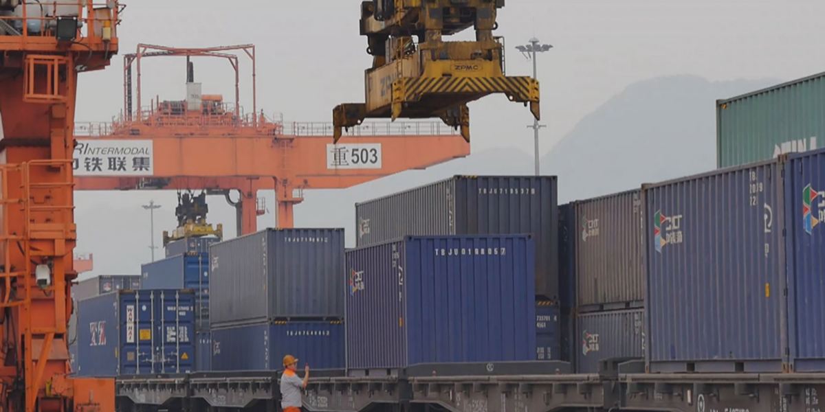 Land-sea trade corridor facilitates car imports from the Middle East to China