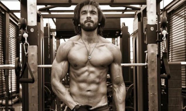 Ranveer Singh flaunts his abs in his latest gym picture