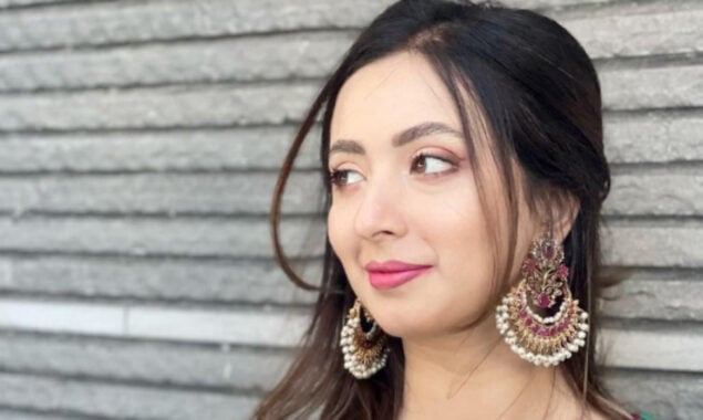 You can’t miss Komal Aziz’s fresh, gorgeous look