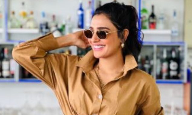 Amna Ilyas looks alluring from head to toe in her latest photoshoot