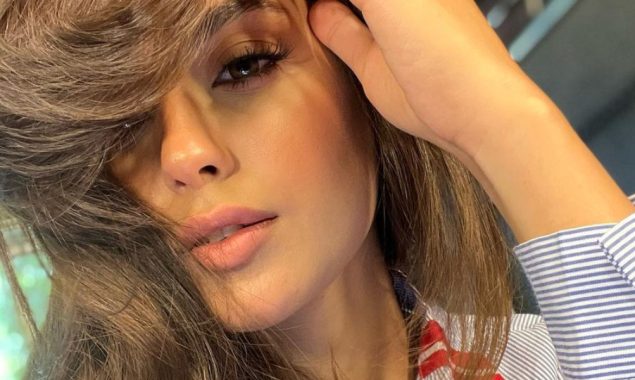 Iqra Aziz flaunts her new hair look