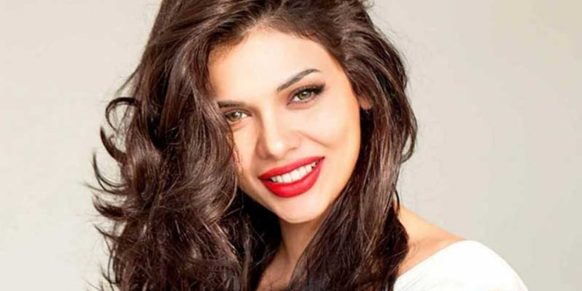 Sara Loren's