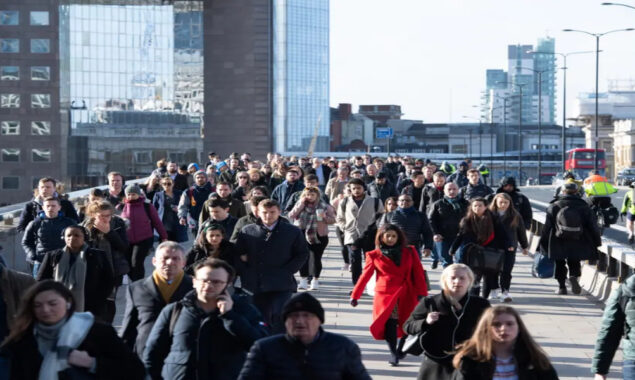 UK unemployment falls to pre-pandemic level