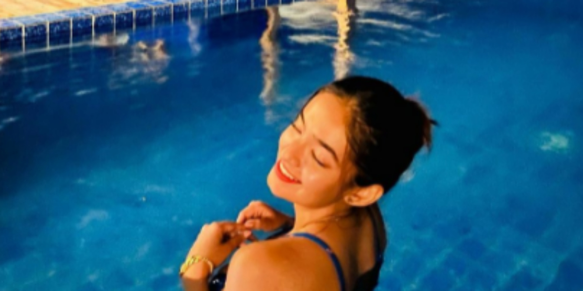 Anushka Sen Shines in new look, Maldives photos