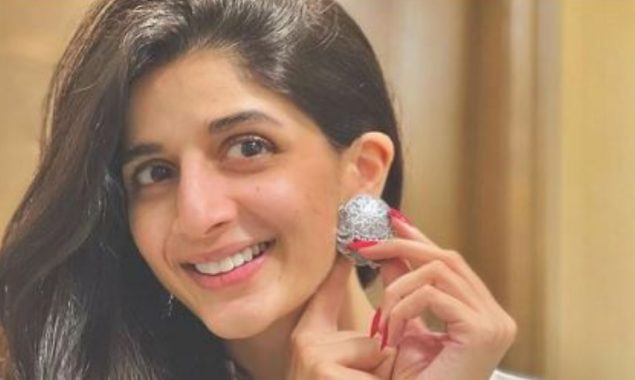 Mawra Hocane’s new photoshoot gets popular on Instagram