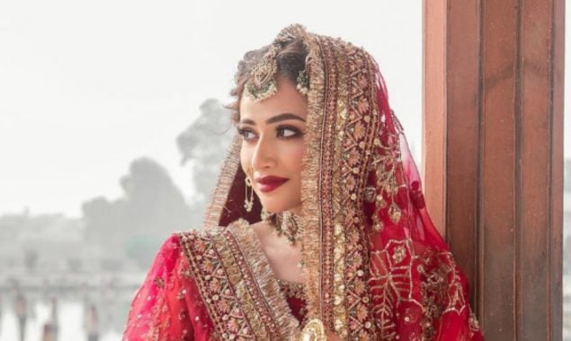 You can’t miss Sana Javed’s fresh bridal look