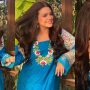 Zara Noor Abbas looks gorgeous in her blue outfit