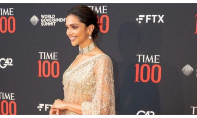 Deepika Padukone looks gorgeous in a saree