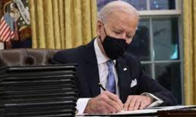 Biden under fire over record US immigration