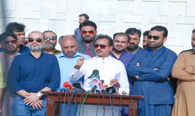 Haleem Adil Sheikh left Peshawar for  long march in Islamabad
