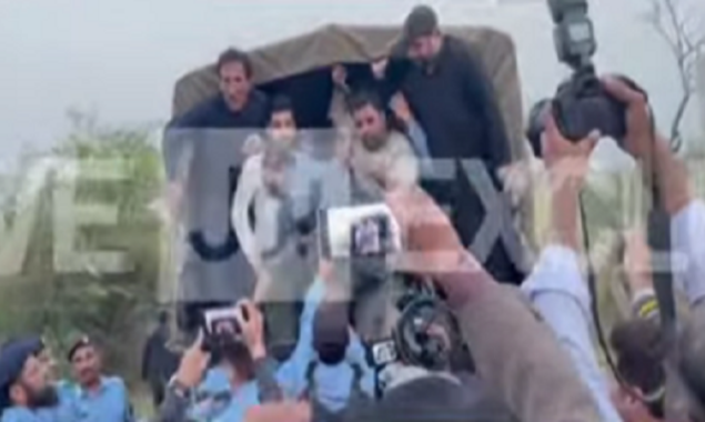 Two PTI MNAs, workers arrested as they stormed Sindh House