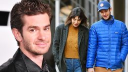 Andrew Garfield and girlfriend Alyssa Miller smile during Date Night at the 2022 SAG Awards