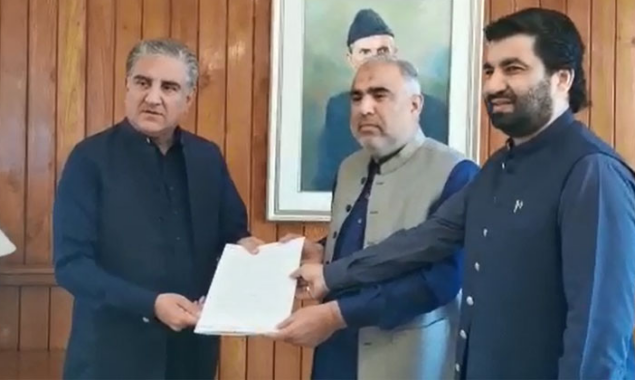 FM Qureshi presents South Punjab Province Bill to Speaker NA