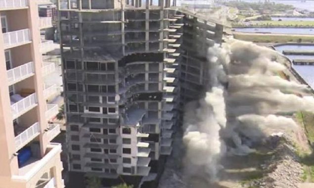 Watch the collapsed of the unfinished building