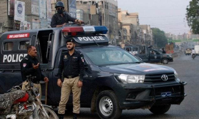 Cop allegedly pushes man off building to death in Karachi