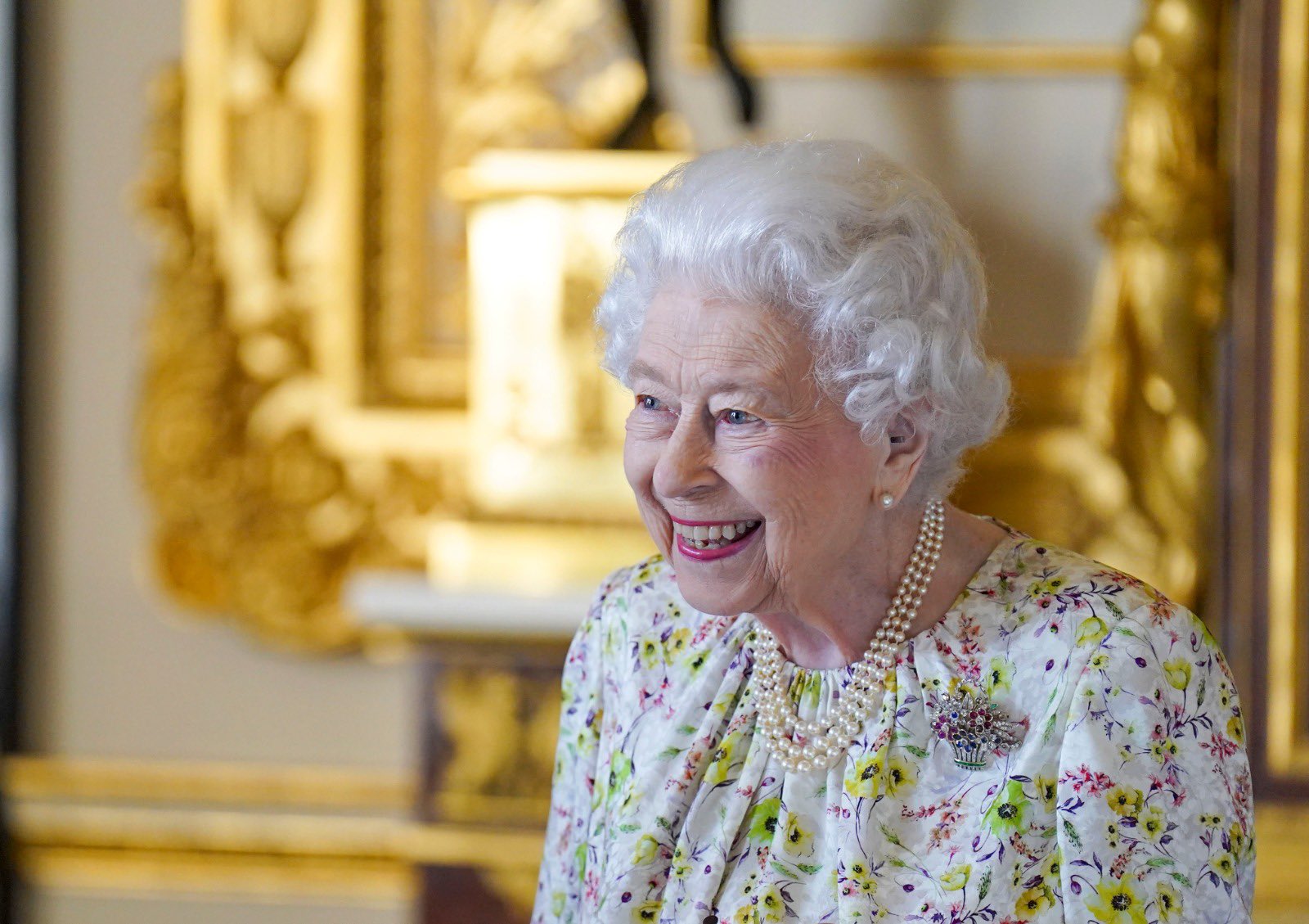Royal family shares Queen's throwback picture from 1963