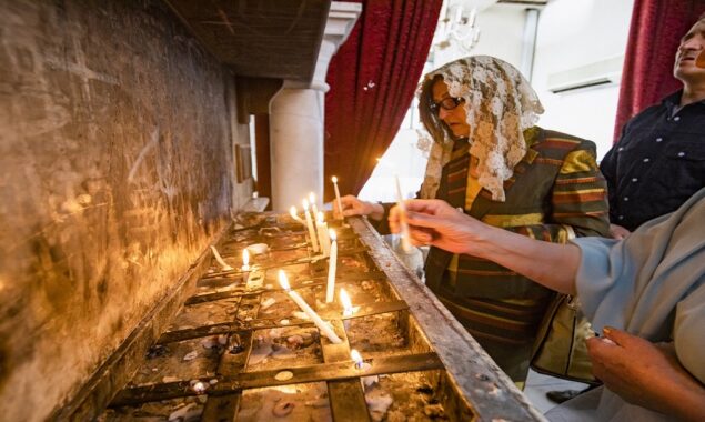 Cake and Kalashnikovs: Ukraine marks grim Orthodox Easter
