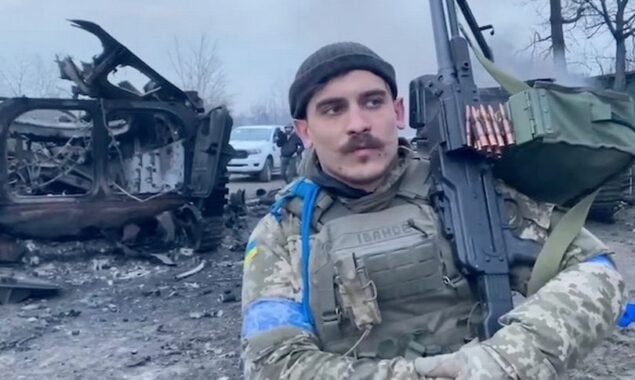 In Ukraine, an eccentric machine gunner known as ‘Warstache’ is murdering Russians