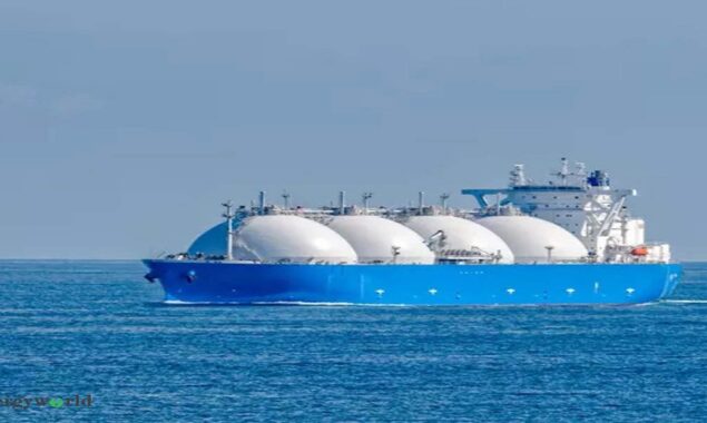 EU sanctions: Greece takes hold of Russian tanker