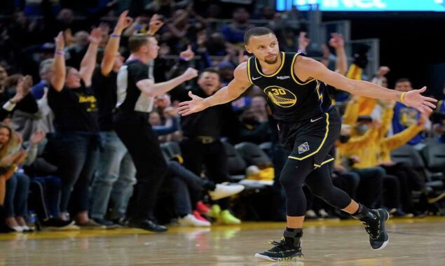 Curry makes his comeback as Warriors win first round of NBA Playoffs