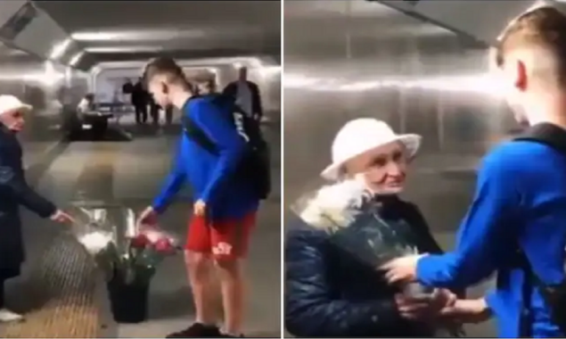 Heartwarming Video: A young boy buys flowers from an old woman at metro station