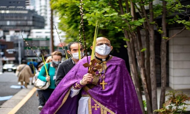Ukrainian Orthodox Church head begs believers to skip night Easter rituals
