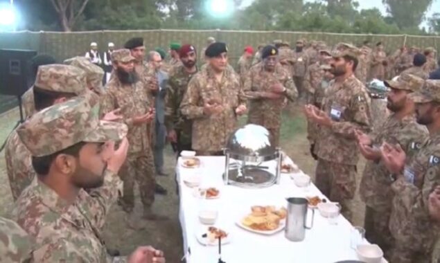 COAS Gen Bajwa visits front line troops in Padhar Sector