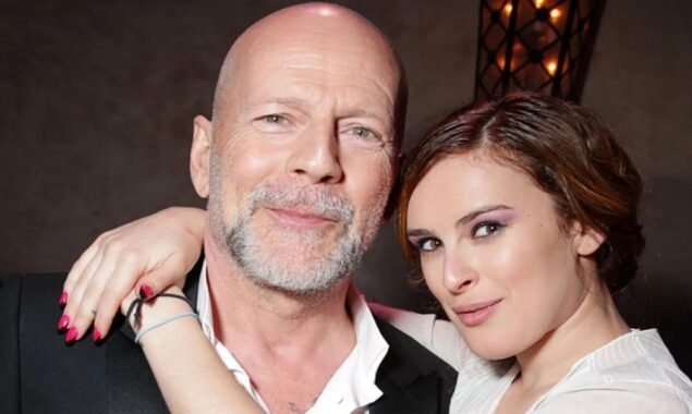 In a heartwarming throwback photo, Bruce Willis adorably kisses his daughter Rumer