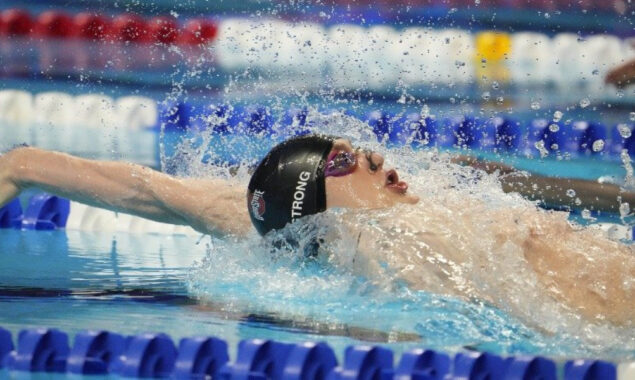 Hunter Armstrong sets 50m backstroke world record