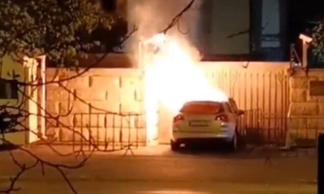 Man dies after smashing car into Russian embassy