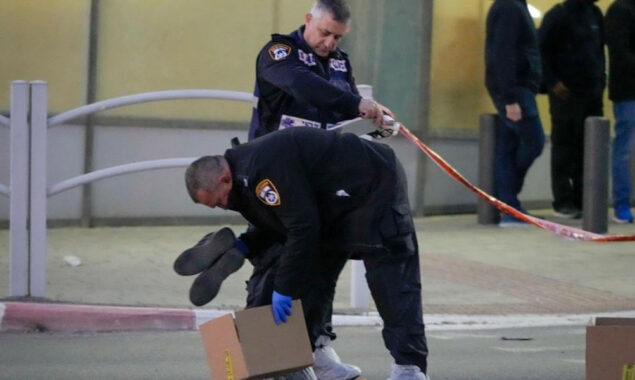 Stabbing attack on police